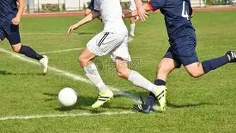 郝戎接受调查：曾为章子怡、刘烨等明星导师，自首配合调查