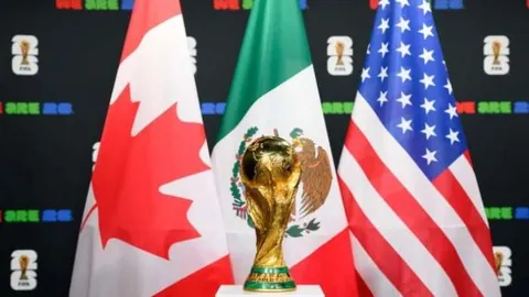 《莱因克尔力挺西蒙斯：纯属意外接触，范戴克红牌实属冤枉》