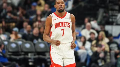 曼联雄心万丈开启21冠征程，却意图1.4亿出售两大球星，青训新星阿莫林交易或成球队复兴转折点！